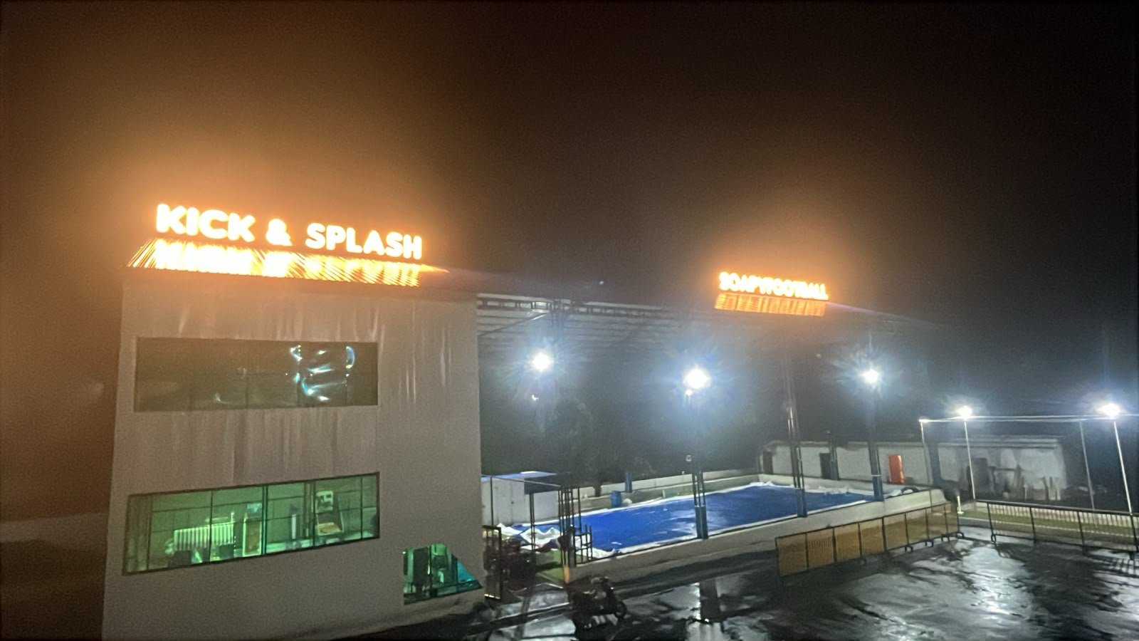 Kick & Splash entrance